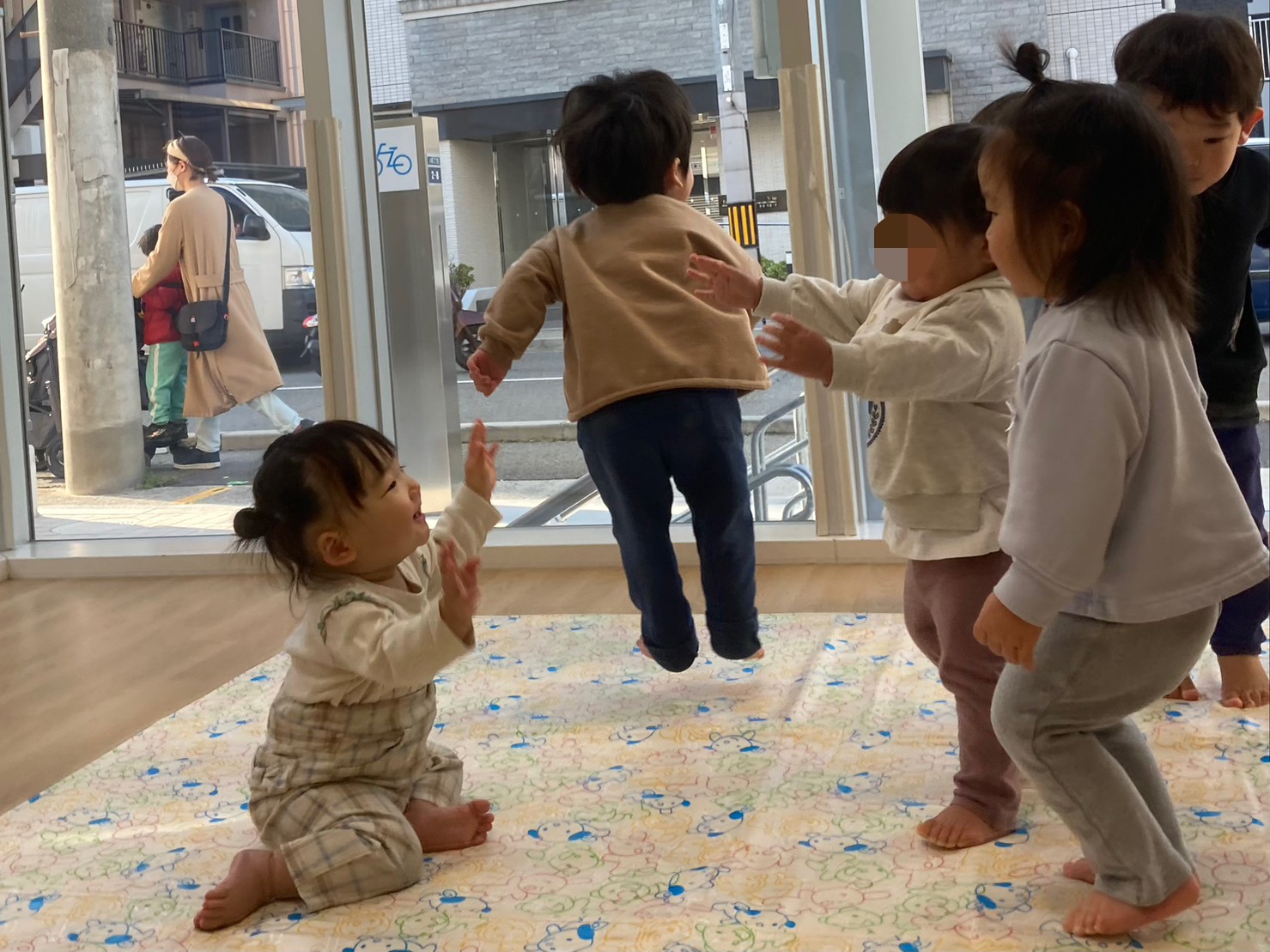 1歳児クラスを体験した0歳児